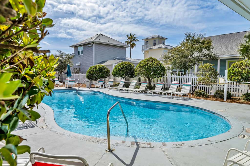 Steps to beach & community pool, dog-friendly, great location