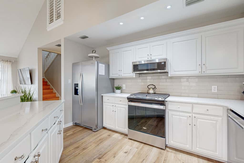 Steps to beach & community pool, dog-friendly, great location
