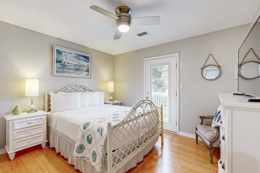 Steps to beach & community pool, dog-friendly, great location