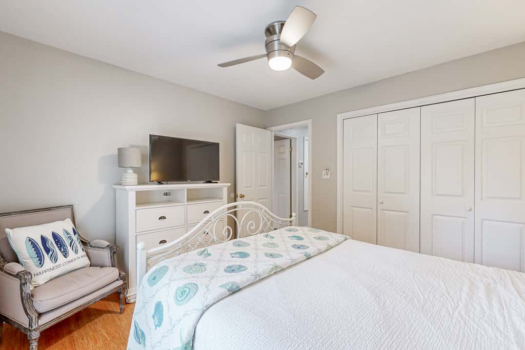 Steps to beach & community pool, dog-friendly, great location