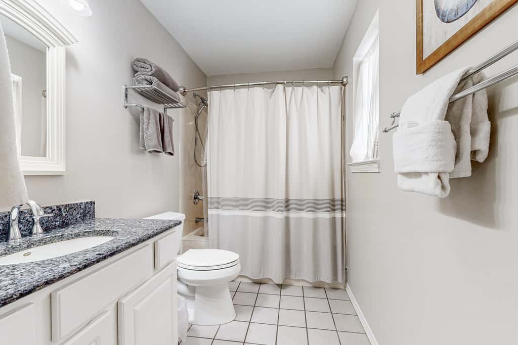 Steps to beach & community pool, dog-friendly, great location