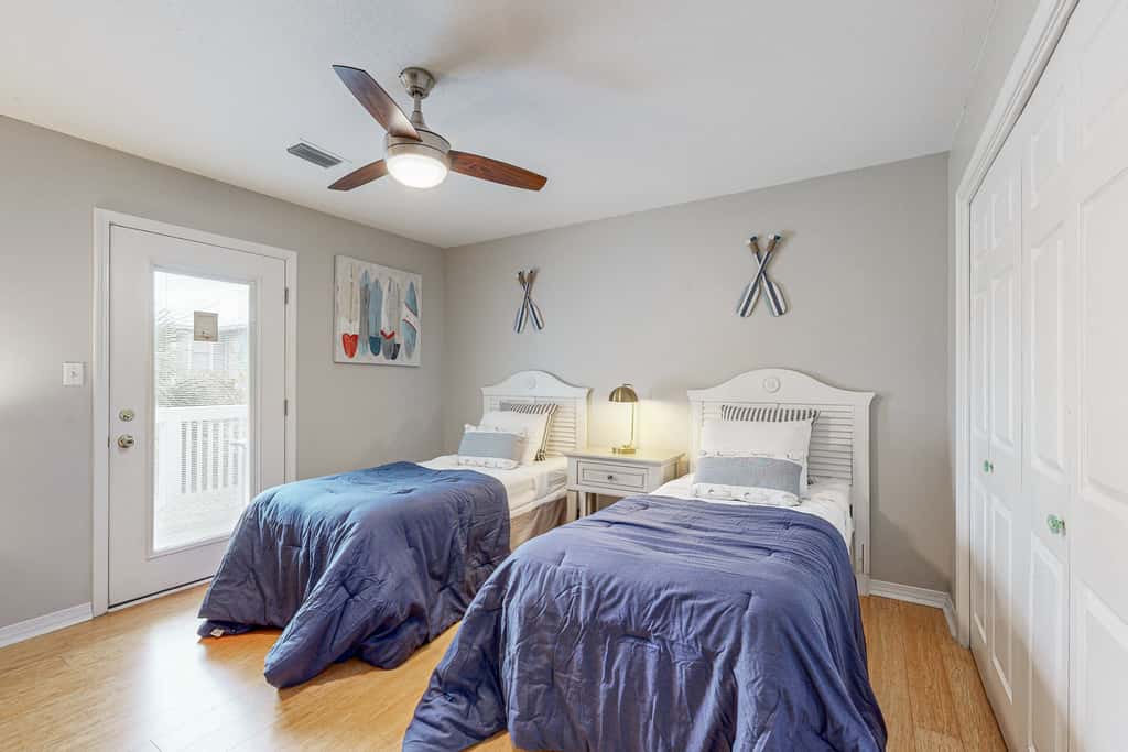 Steps to beach & community pool, dog-friendly, great location