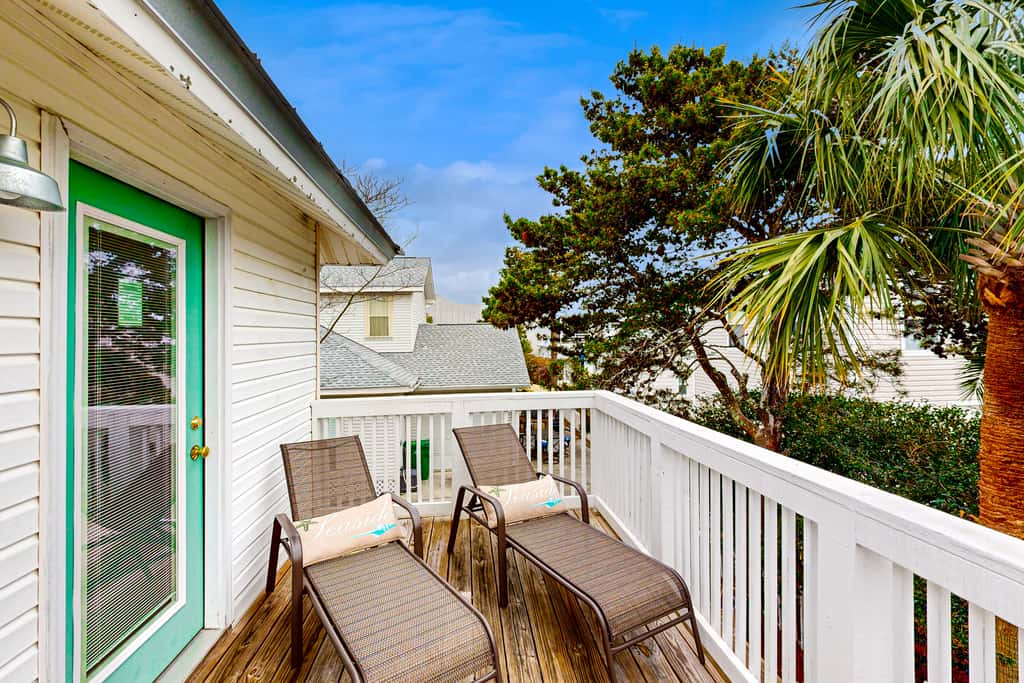 Steps to beach & community pool, dog-friendly, great location