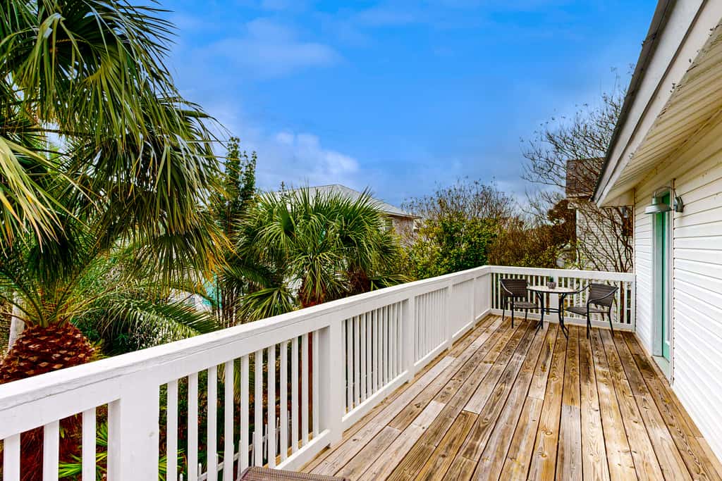 Steps to beach & community pool, dog-friendly, great location
