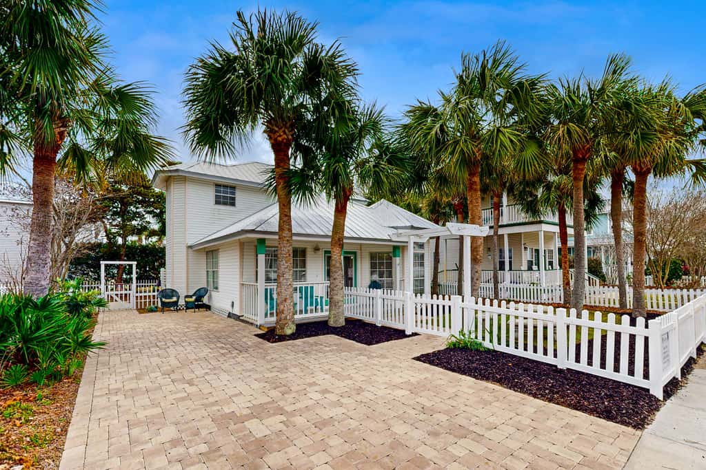 Steps to beach & community pool, dog-friendly, great location