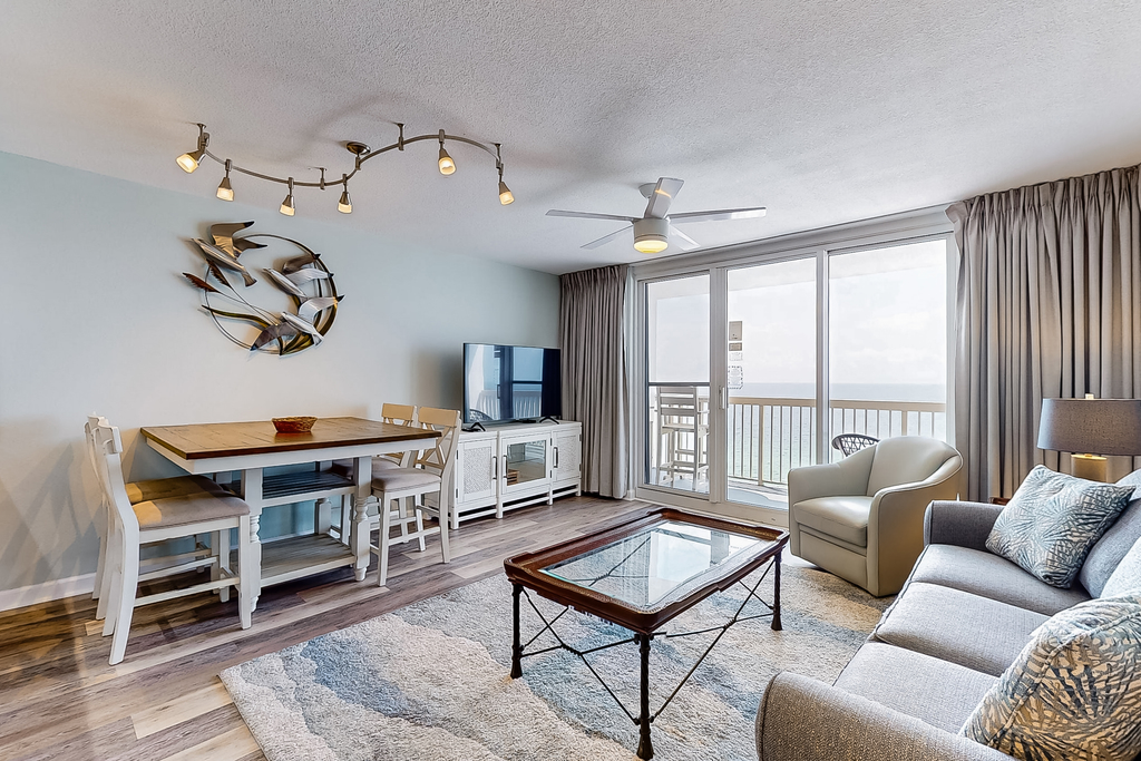 Beachfront Condo Sleeps 6 - Bunks & Gulf View