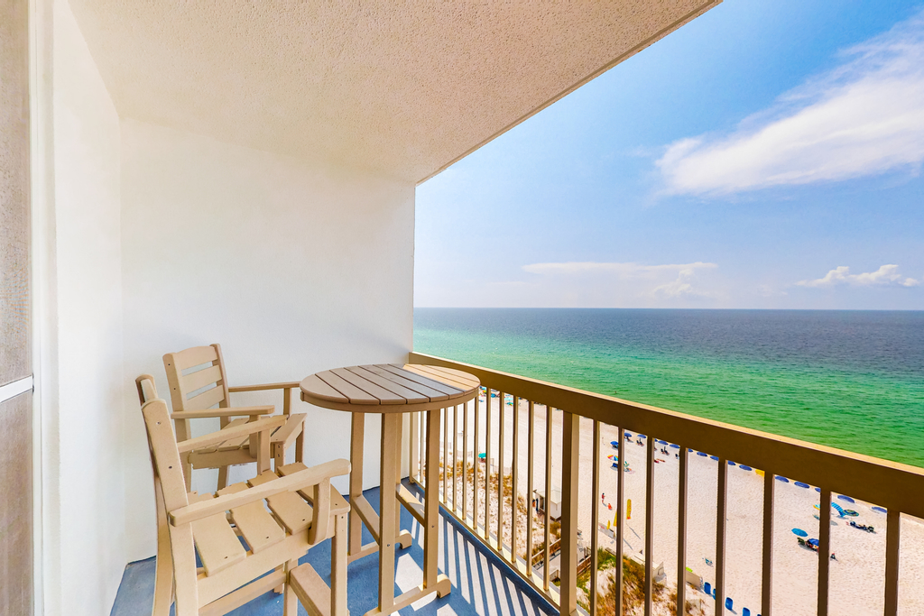 Beachfront Condo Sleeps 6 - Bunks & Gulf View