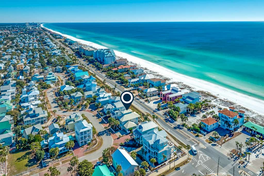 Sprawling home in Destin with private pool and water views