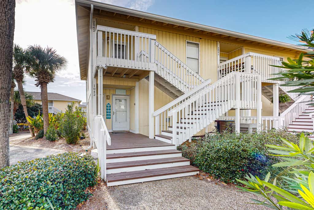 Inviting condo with dock, pool, hot tub & private beach - dog-friendly