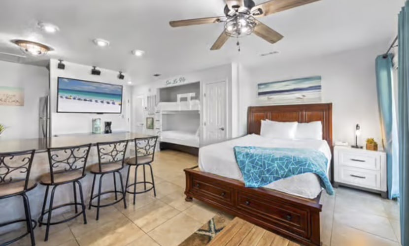 Beachside dog-friendly retreat with pools, hot tub, golf & free beach service