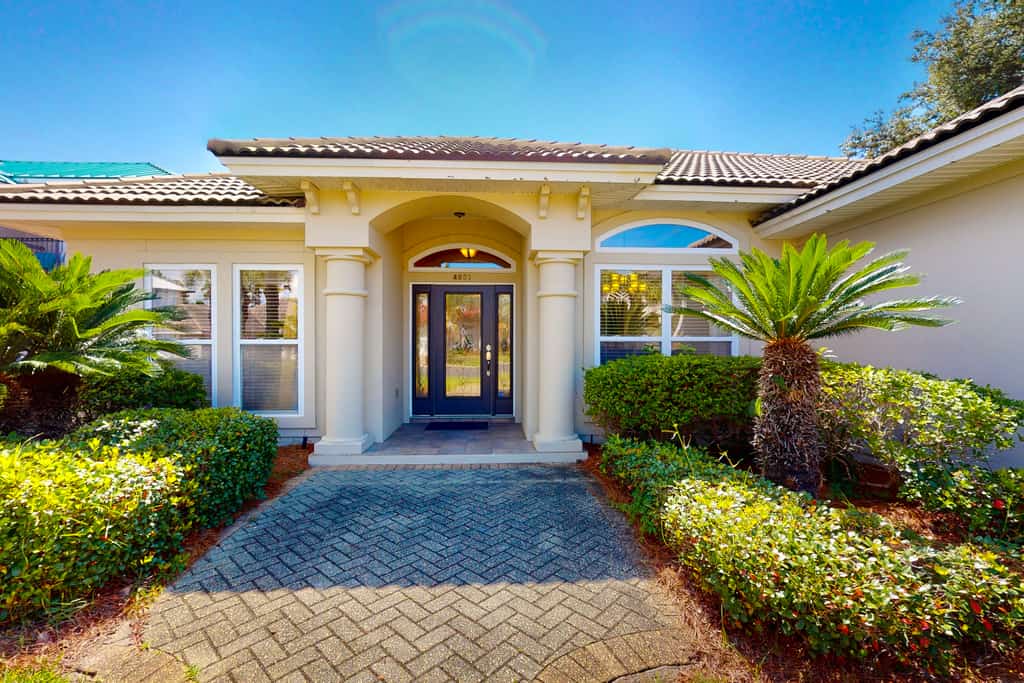 Tropical home near the beach with pool & tennis access - grill, W/D, and AC