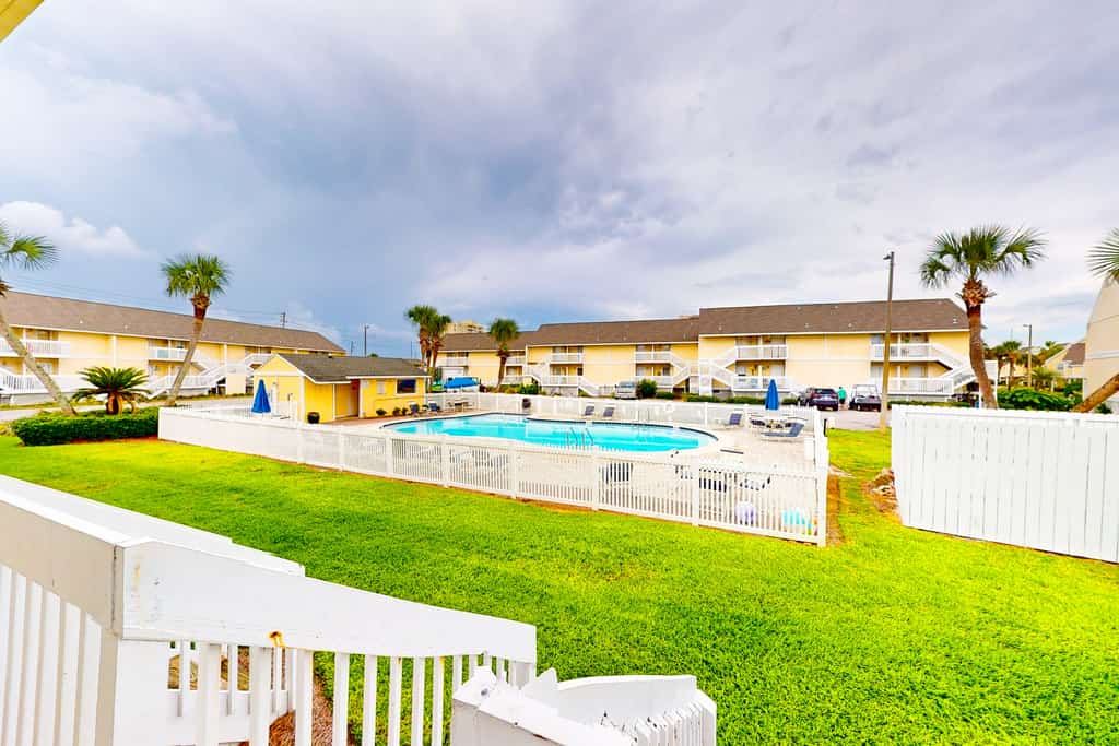 Dog-friendly charming beach condo with pool, hot tub, sauna, deck & water access