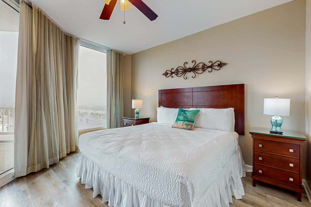 Cozy coastal condo with shared pool, lazy river and beach access