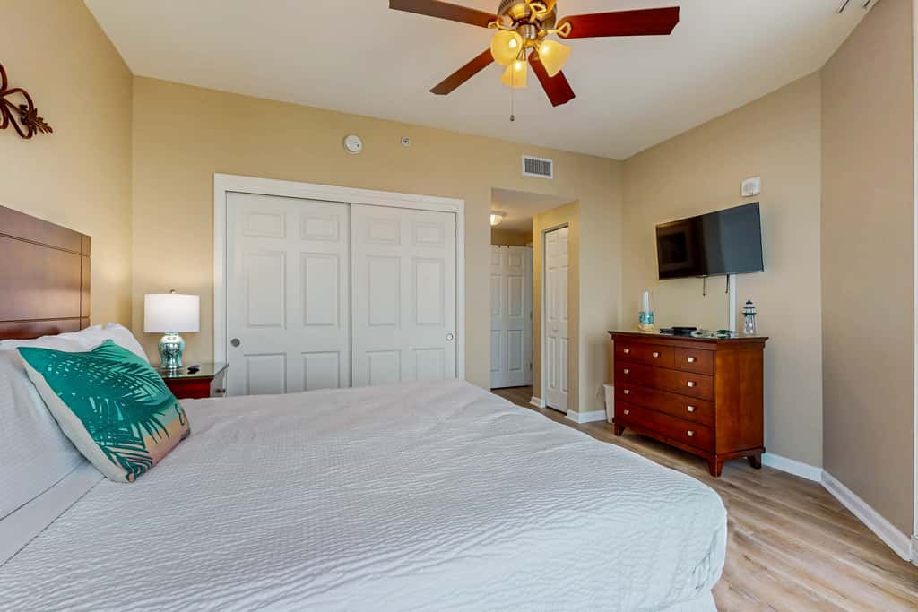 Cozy coastal condo with shared pool, lazy river and beach access
