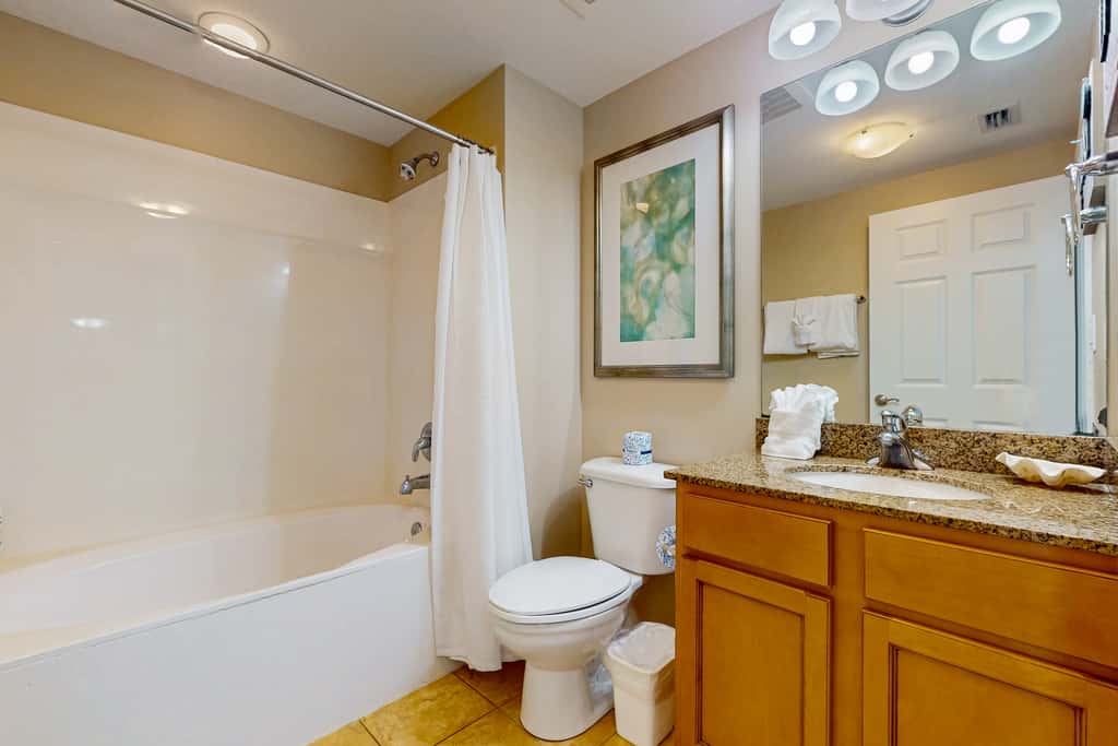 Cozy coastal condo with shared pool, lazy river and beach access