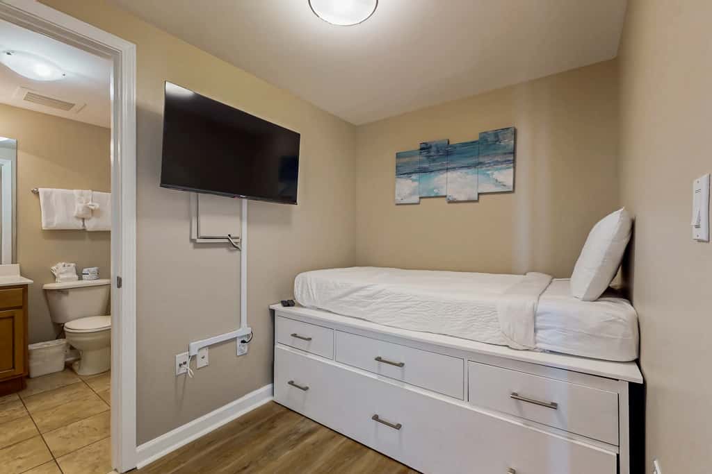 Cozy coastal condo with shared pool, lazy river and beach access