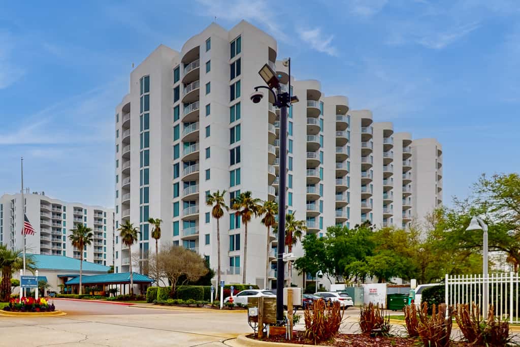 Cozy coastal condo with shared pool, lazy river and beach access