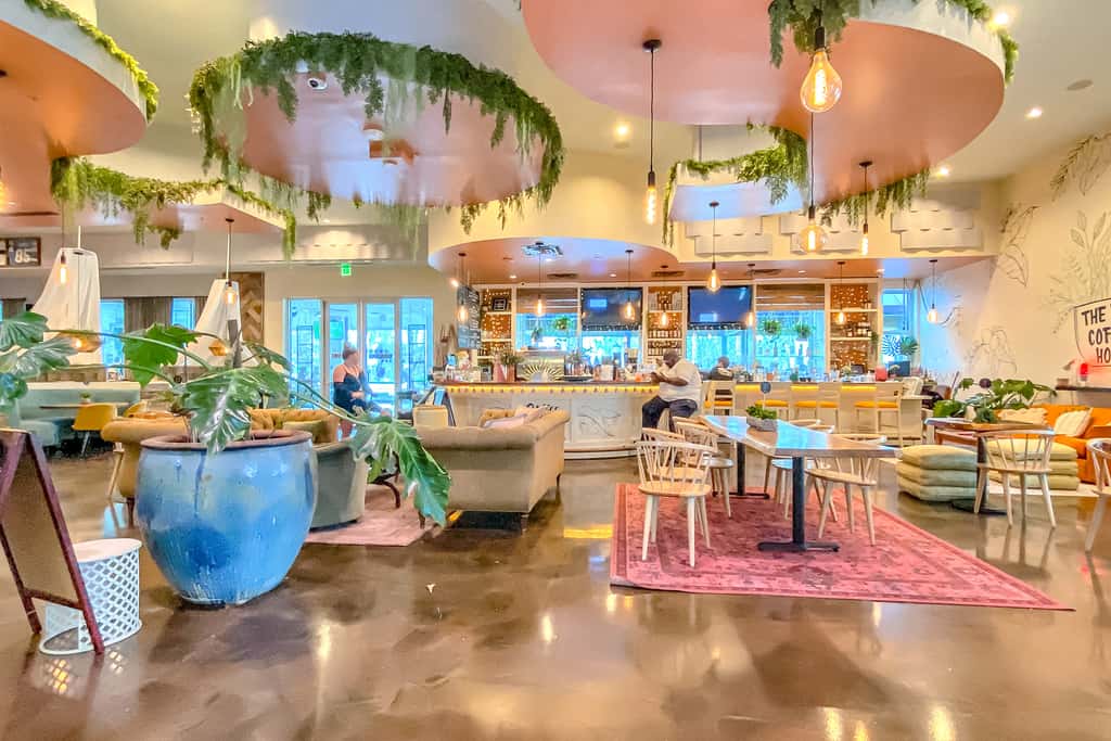 Cozy coastal condo with shared pool, lazy river and beach access