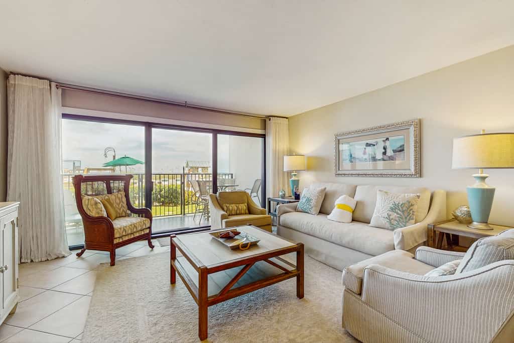 Gorgeous gulfront condo with shared pool and easy beach access