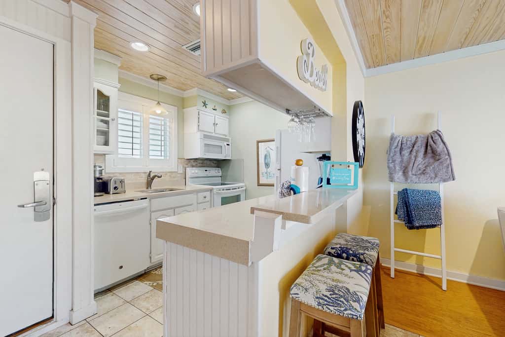 Calming condo with hot tub, tennis court, pool, & balcony