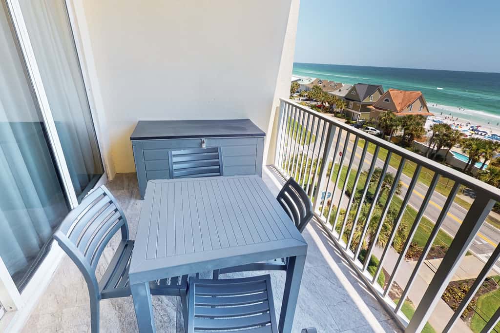 Gorgeous coastal home with plenty of space and easy beach access