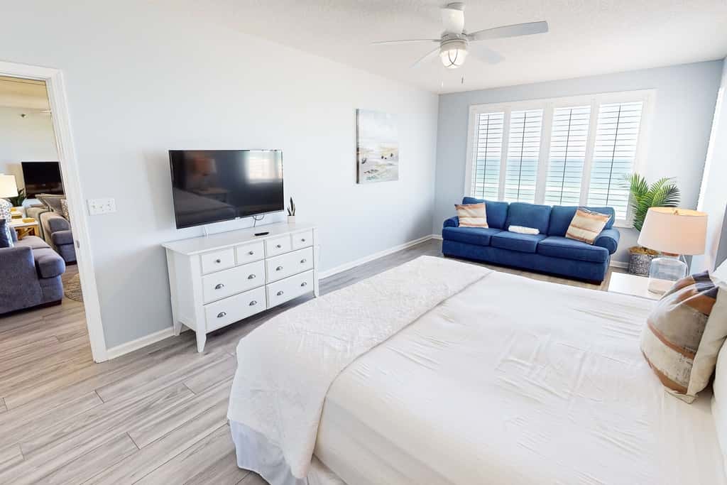Gorgeous coastal home with plenty of space and easy beach access
