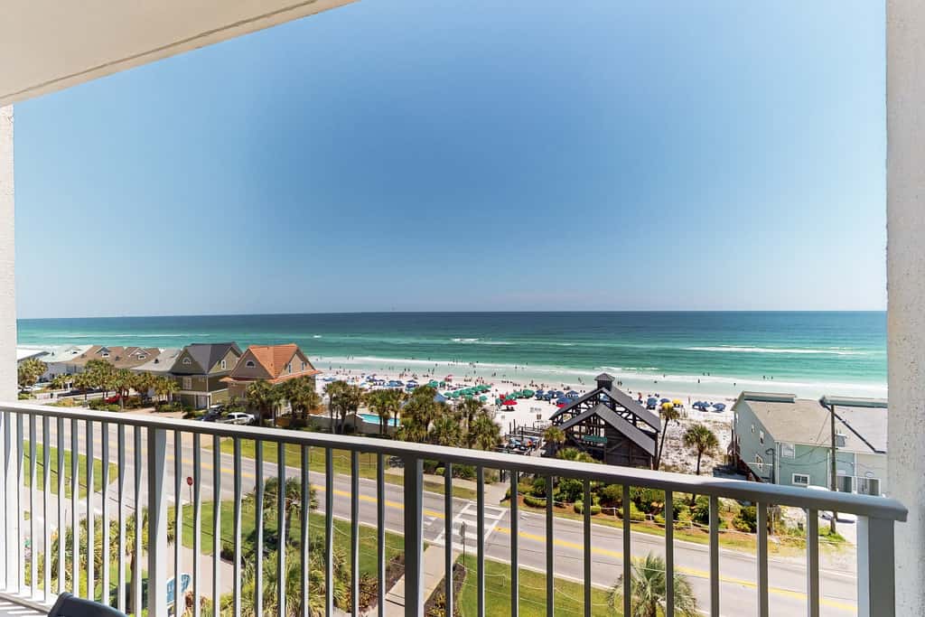 Gorgeous coastal home with plenty of space and easy beach access