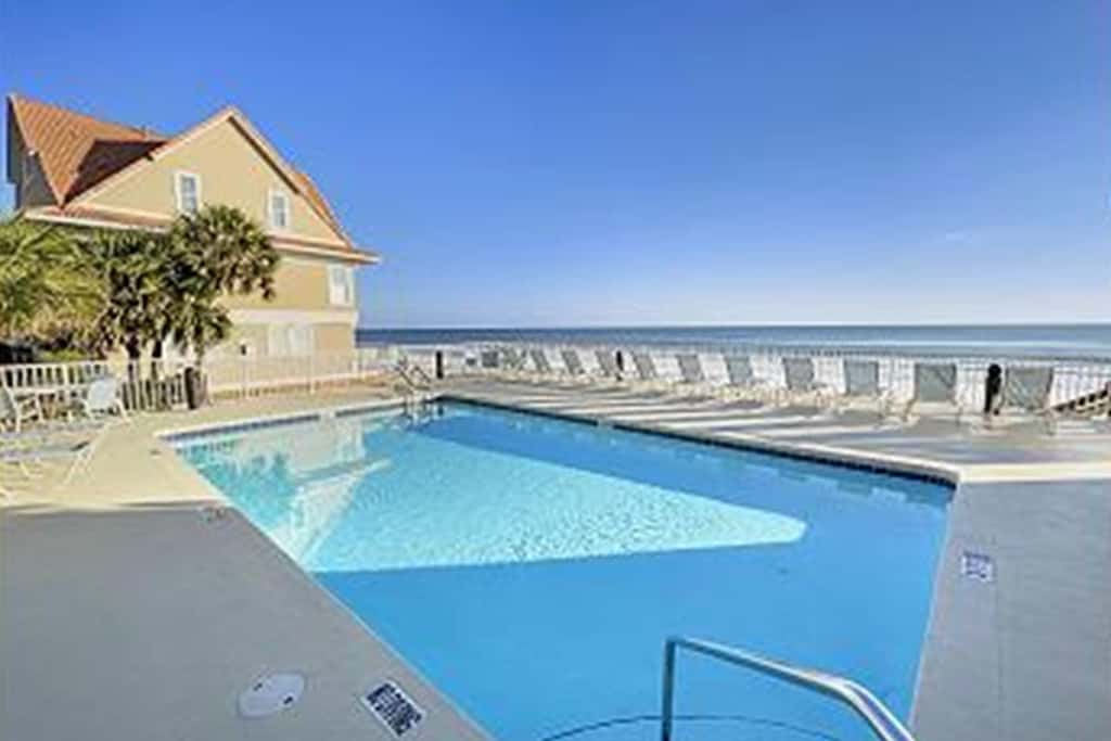 Gorgeous coastal home with plenty of space and easy beach access