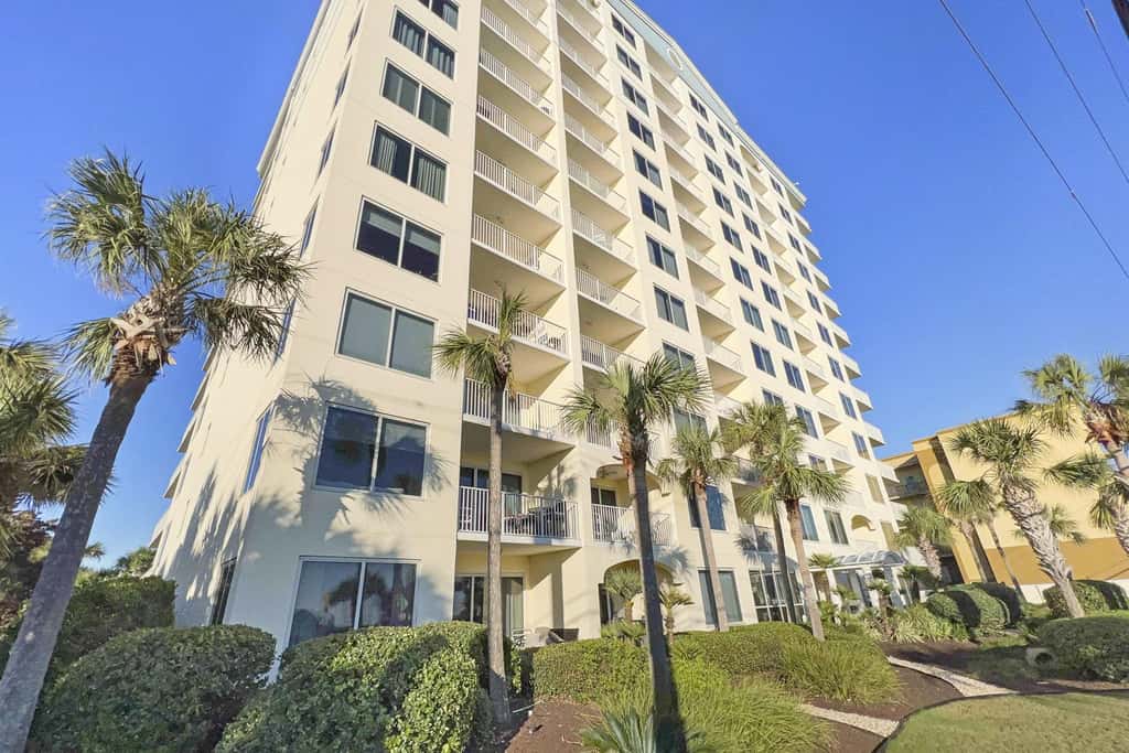 Gorgeous coastal home with plenty of space and easy beach access