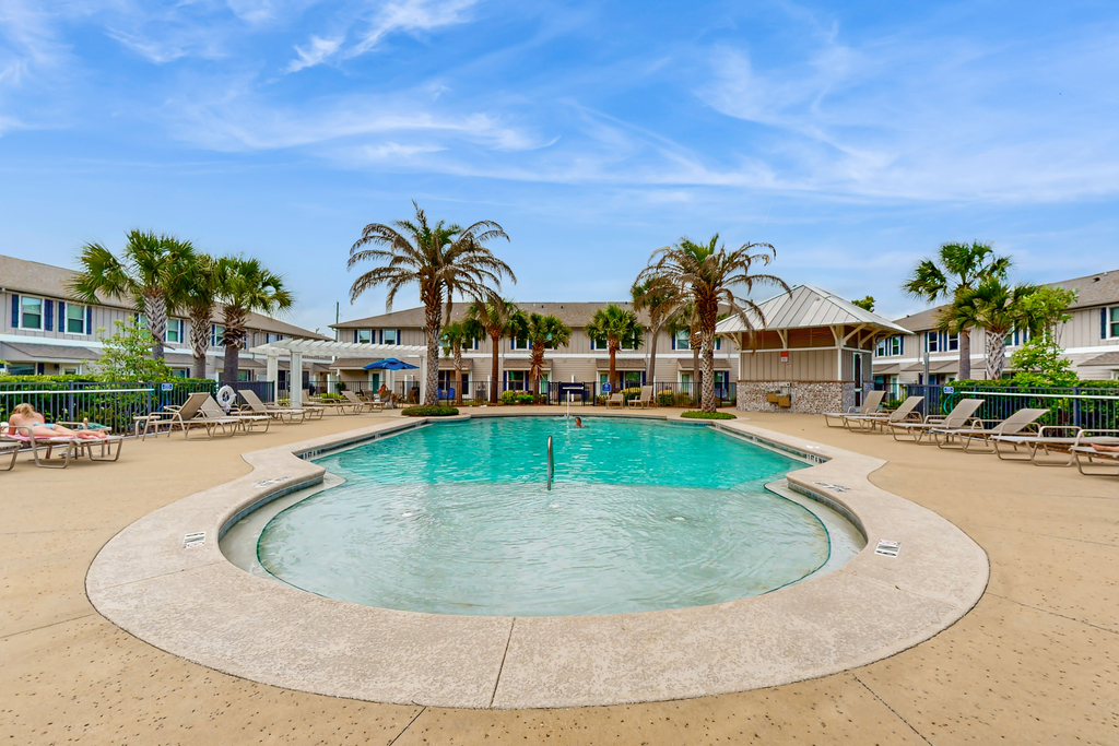 Two-story townhome near the beach with WiFi, washer and dryer