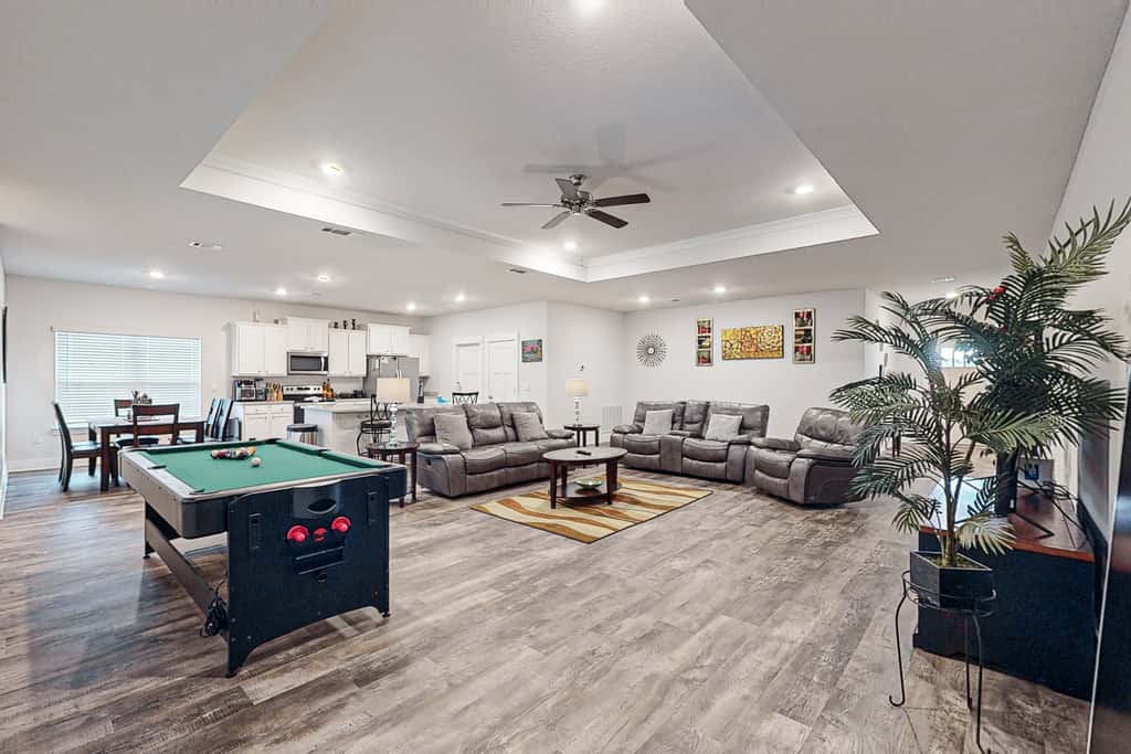 Gorgeous coastal home with plenty of space, close to everything - dog friendly