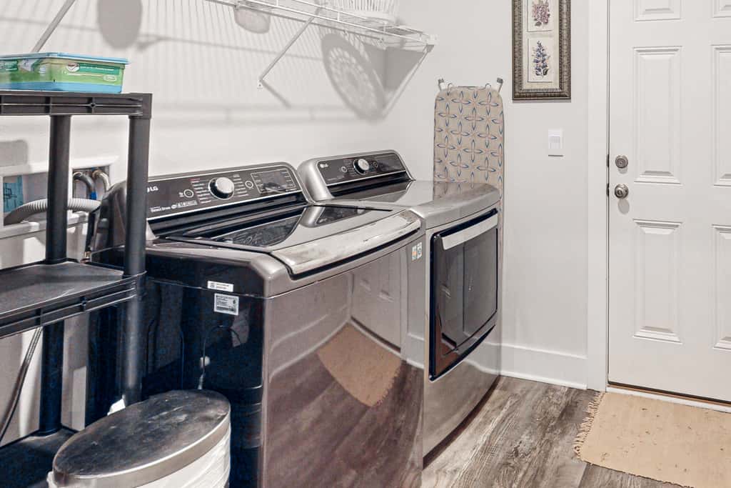 Gorgeous coastal home with plenty of space, close to everything - dog friendly