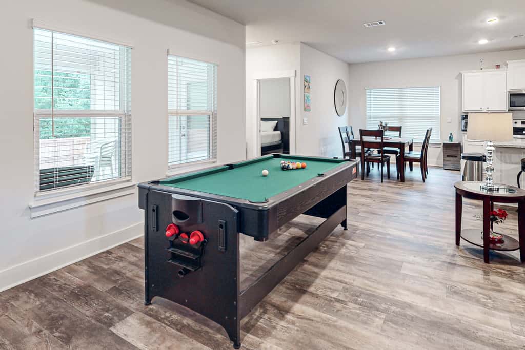 Gorgeous coastal home with plenty of space, close to everything - dog friendly
