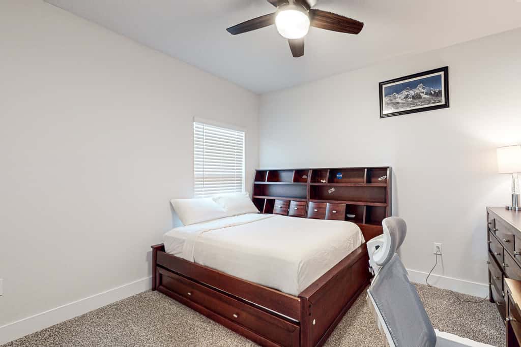 Gorgeous coastal home with plenty of space, close to everything - dog friendly