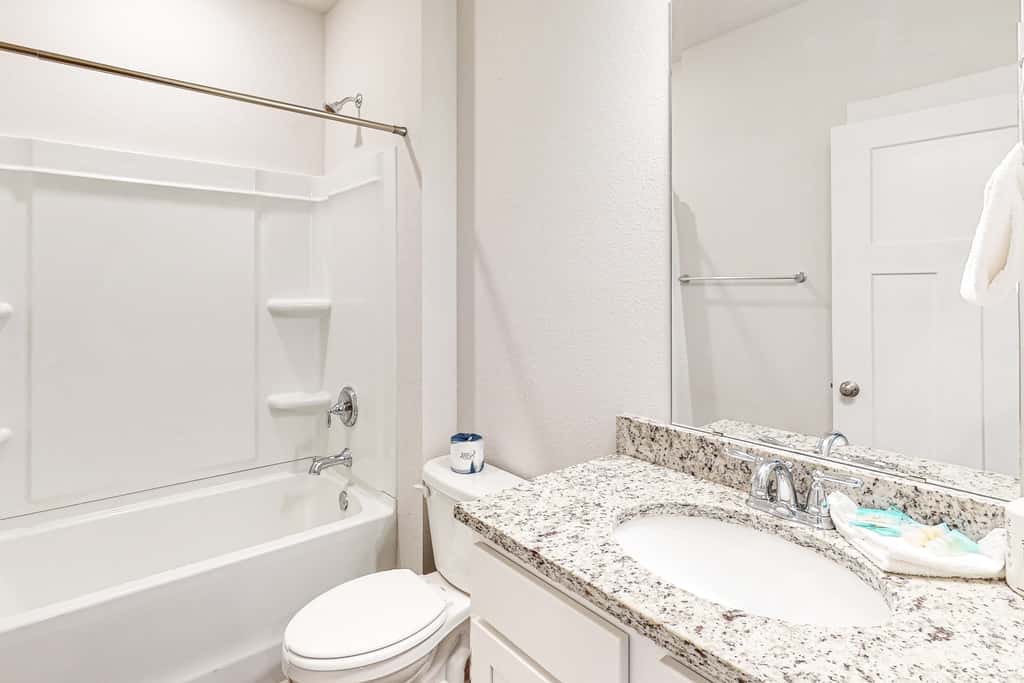 Gorgeous coastal home with plenty of space, close to everything - dog friendly
