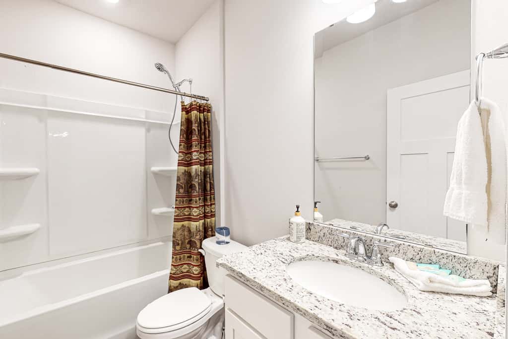 Gorgeous coastal home with plenty of space, close to everything - dog friendly