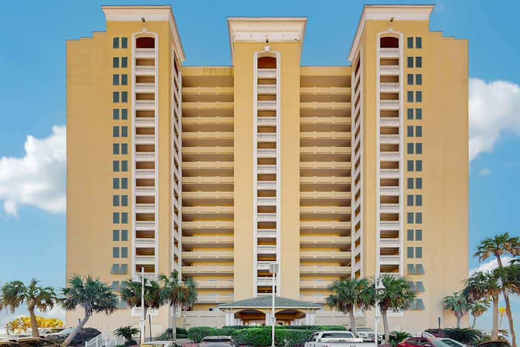 Incredible Gulf Front Condo Onsite Pools, Fitness Center, Dry Sauna