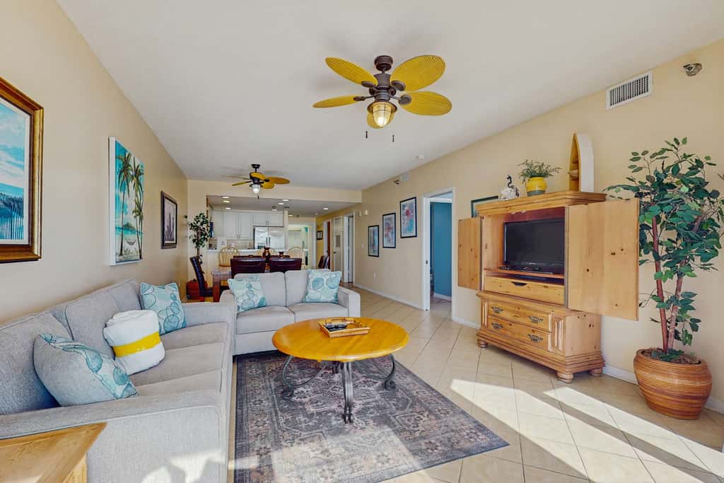 Incredible Gulf Front Condo Onsite Pools, Fitness Center, Dry Sauna
