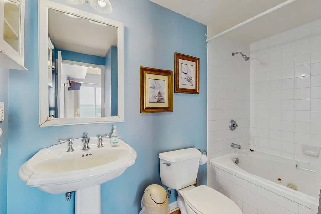 Incredible Gulf Front Condo Onsite Pools, Fitness Center, Dry Sauna