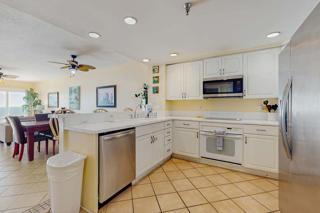 Incredible Gulf Front Condo Onsite Pools, Fitness Center, Dry Sauna