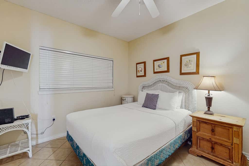 Incredible Gulf Front Condo Onsite Pools, Fitness Center, Dry Sauna