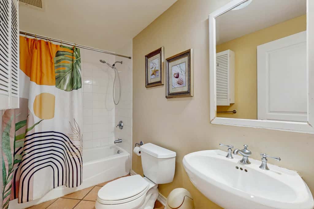 Incredible Gulf Front Condo Onsite Pools, Fitness Center, Dry Sauna