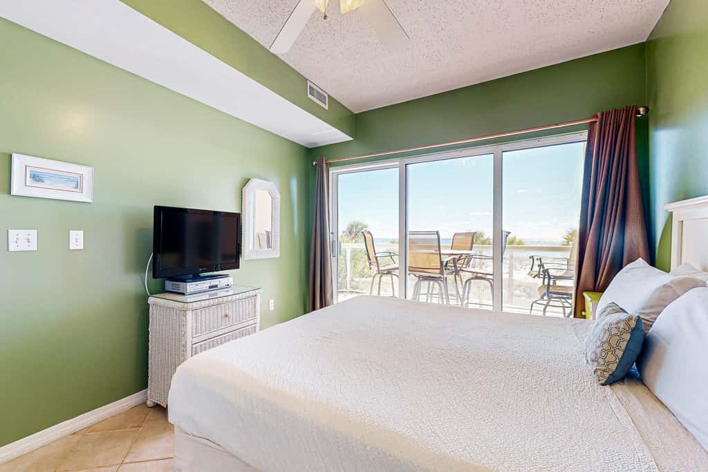 Partial Gulf View, Community Pools, Onsite Fitness Center, Free WiFi