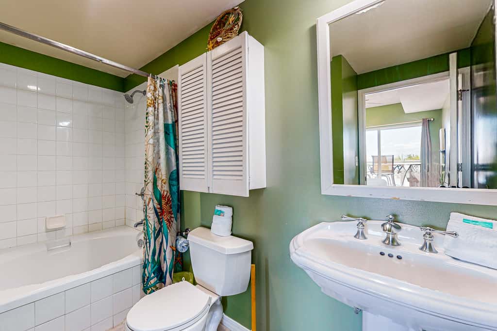 Partial Gulf View, Community Pools, Onsite Fitness Center, Free WiFi
