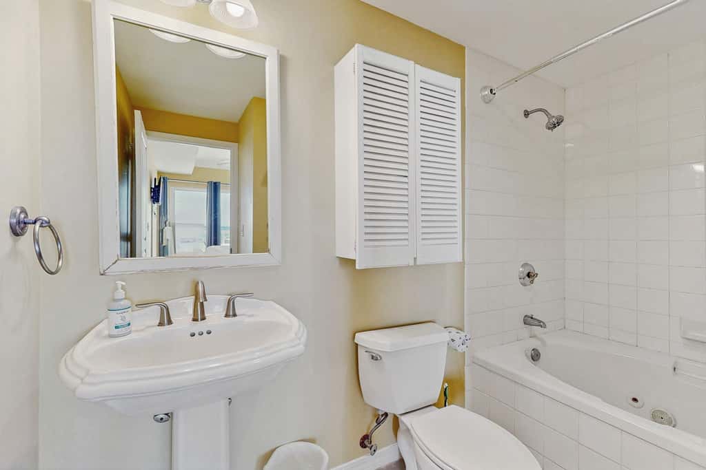 Condo with Partial Gulf View Onsite Pools, Fitness Center, Dry Sauna