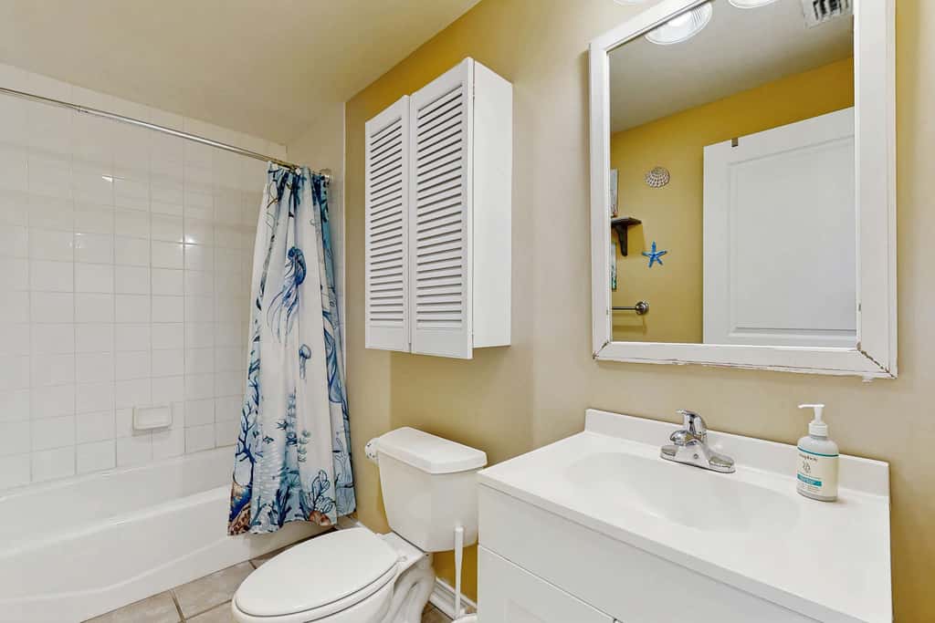Condo with Partial Gulf View Onsite Pools, Fitness Center, Dry Sauna