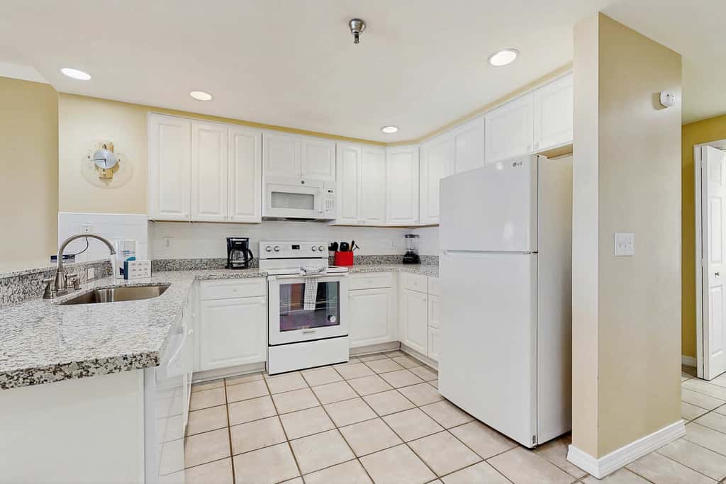 Condo with Partial Gulf View Onsite Pools, Fitness Center, Dry Sauna