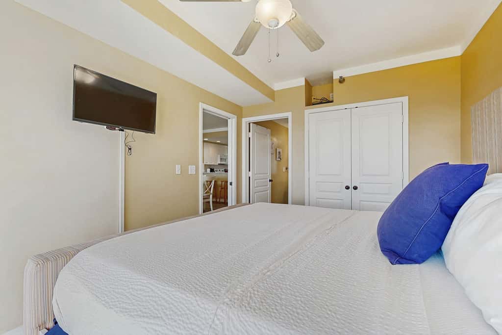 Condo with Partial Gulf View Onsite Pools, Fitness Center, Dry Sauna