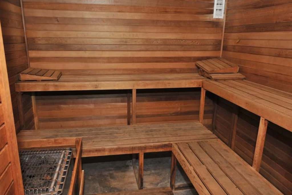 Condo with Partial Gulf View Onsite Pools, Fitness Center, Dry Sauna