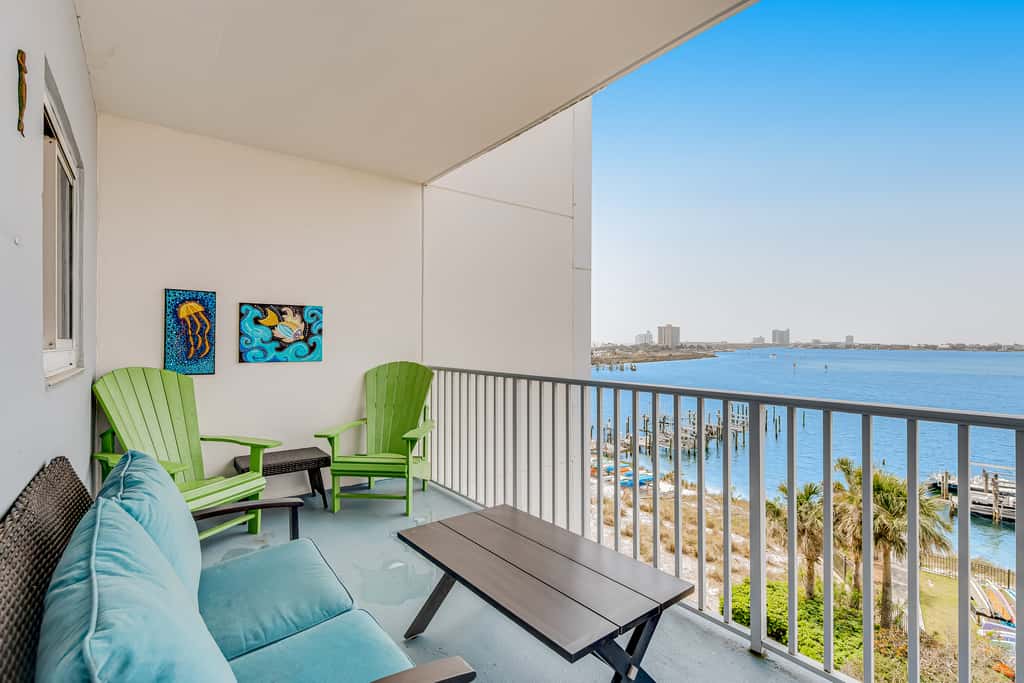 4th Floor Condo, On-Site Pool, Amazing View, Beach-Front